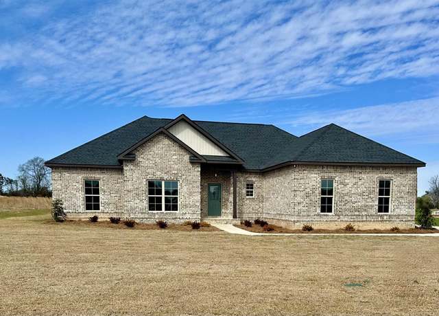 Property at 10 Camden Way, Hawkinsville, GA 31036, 4 beds, 3 baths