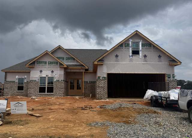 Property at 102 Emberwood Way, Kathleen, GA 31047, 4 beds, 2 baths