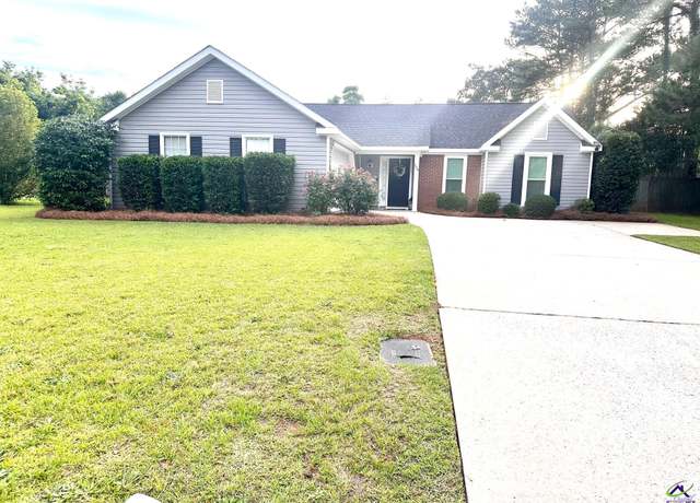 Property at 104 Loxely Dr, Warner Robins, GA 31088, 3 beds, 2 baths