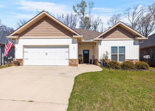 Property at 701 Adirondac Way Way, Bonaire, GA 31005, 3 beds, 2 baths