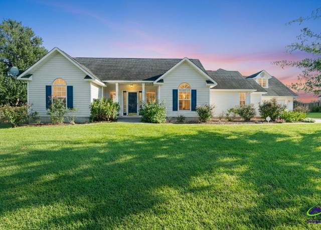 Property at 102 Meadow Ct, Warner Robins, GA 31088, 4 beds, 2 baths