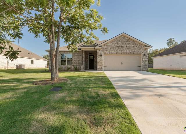 Property at 111 Mayberry Ln, Warner Robins, GA 31088, 3 beds, 2 baths