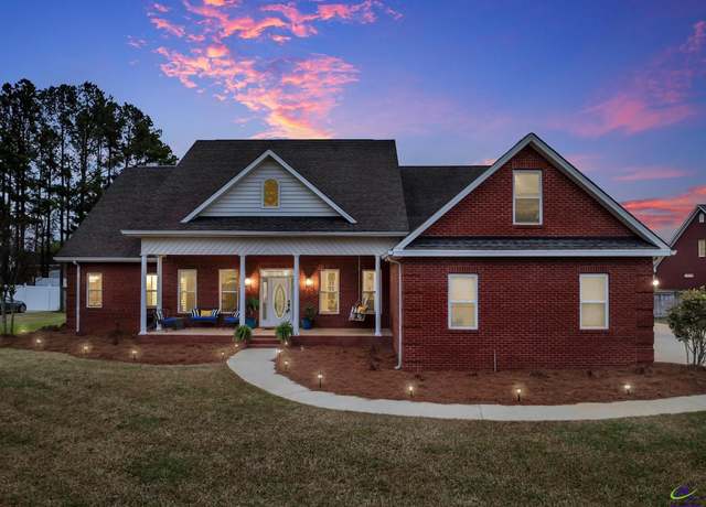 Property at 4 Willow Lake Dr, Warner Robins, GA 31093, 4 beds, 3.5 baths