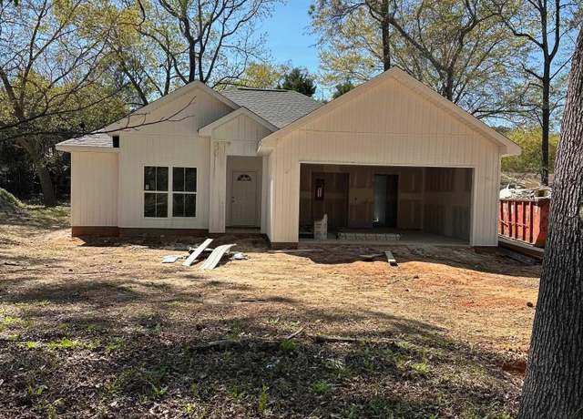 Property at 30 Lee St, Hawkinsville, GA 31036, 3 beds, 2 baths