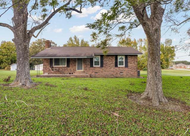 Property at 104 Lucas Rd, Cochran, GA 31014, 3 beds, 2 baths