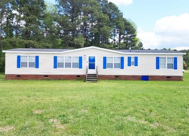 Property at 420 Pinetree Rd, Lumberton, NC 28358, 4 beds, 2 baths
