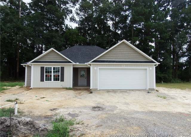 Property at 1930 Bulldog Ln, Hope Mills, NC 28348, 3 beds, 2 baths