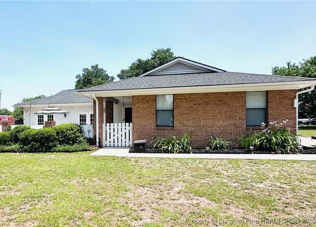 Property at 5706 Archer Rd, Hope Mills, NC 28348, 3 beds, 2.5 baths