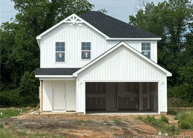 Property at 5900 Gator Way, Hope Mills, NC 28348, 3 beds, 2.5 baths