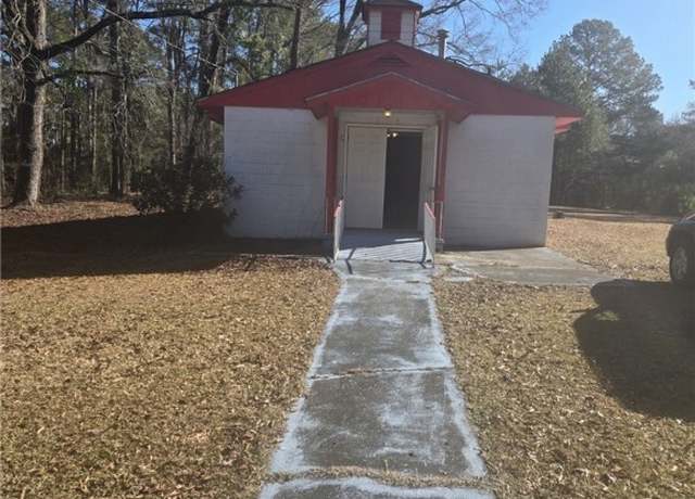 Property at 904 Marsh St, Fayetteville, NC 28301, 1 bath