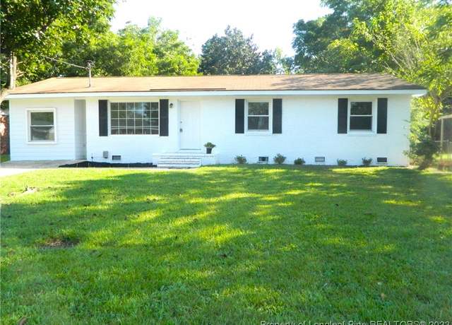 Property at 413 Atwell Dr, Fayetteville, NC 28314, 4 beds, 2 baths