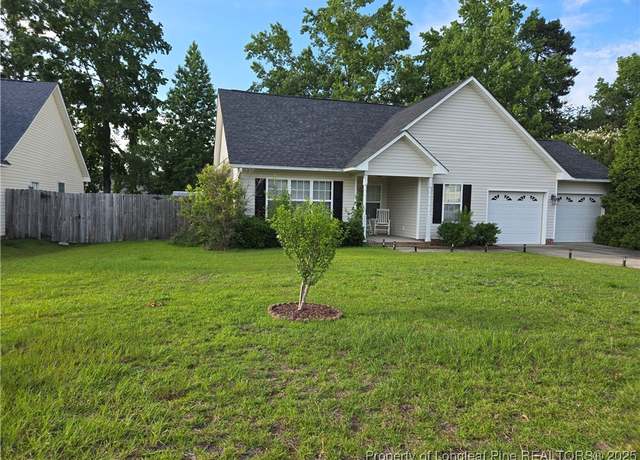 Property at 5516 Hall Glen Dr, Hope Mills, NC 28348, 4 beds, 2.5 baths