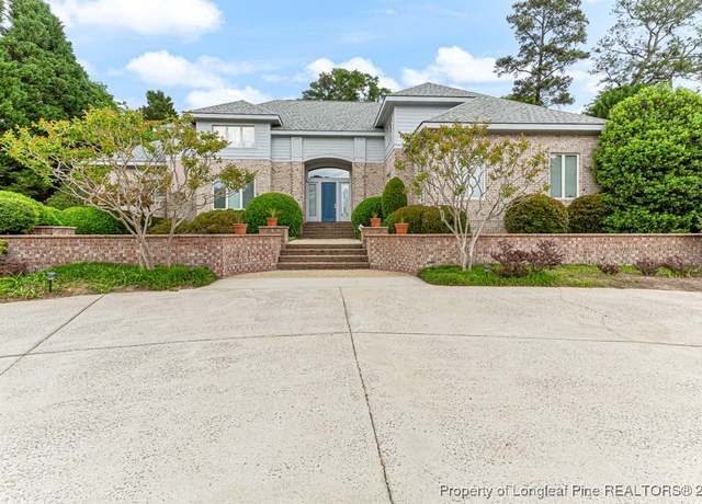 Property at 171 S Churchill Dr, Fayetteville, NC 28303, 5 beds, 4 baths