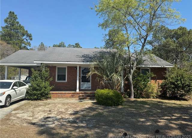 Property at 3200 Teakwood Ct, Hope Mills, NC 28348, 3 beds, 2 baths