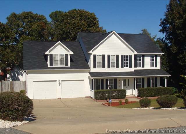 Property at 305 Cresthaven Dr, Sanford, NC 27332, 3 beds, 2.5 baths