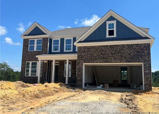 Property at 637 Cresswell Moor Way, Fayetteville, NC 28311, 4 beds, 2.5 baths