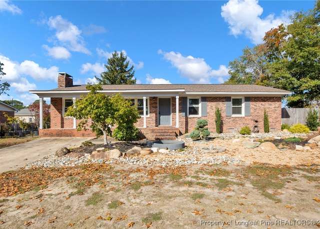 Property at 3754 Golfview Dr, Hope Mills, NC 28348, 4 beds, 1.5 baths