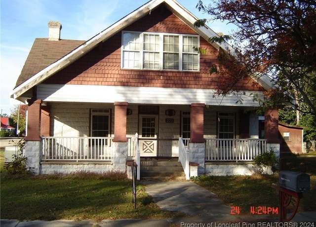 Property at 222 W Mclean St W, Saint Pauls, NC 28384, 4 beds, 1 bath