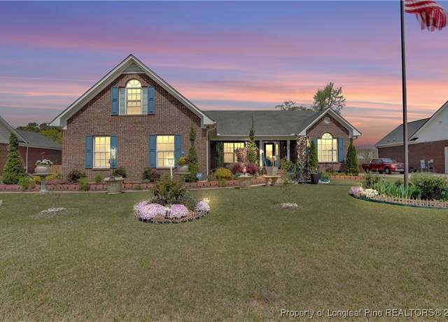 Property at 3720 Heatherbrooke Dr, Fayetteville, NC 28306, 4 beds, 3.5 baths