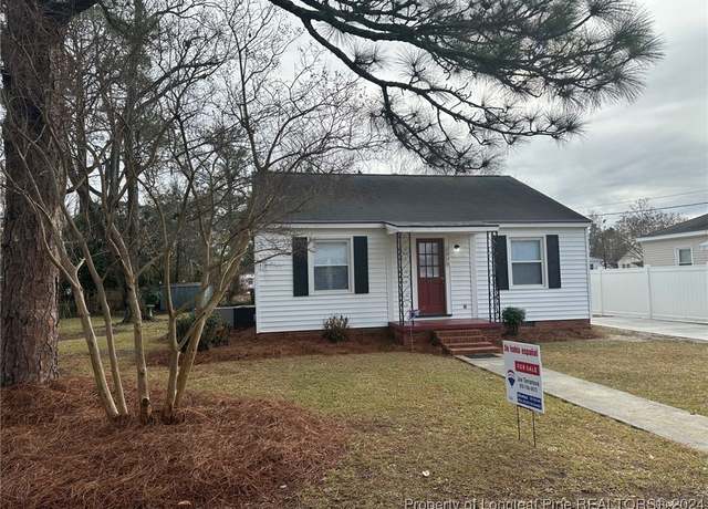 Property at 1016 E 8 St, Lumberton, NC 28358, 3 beds, 1 bath