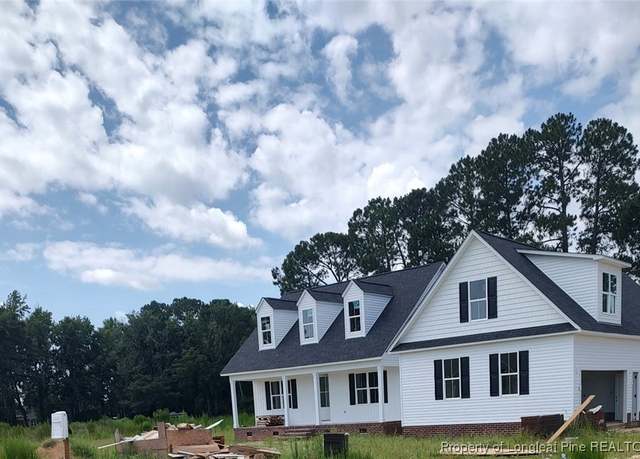 Property at 3007 Dinwiddle Dr, Wade, NC 28395, 3 beds, 2 baths