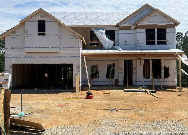 Property at 636 Cresswell Moor Way, Fayetteville, NC 28311, 5 beds, 3 baths