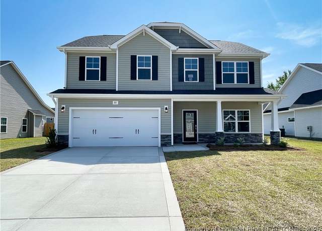 Property at 371 Whitestone Dr, Fayetteville, NC 28312, 4 beds, 2.5 baths
