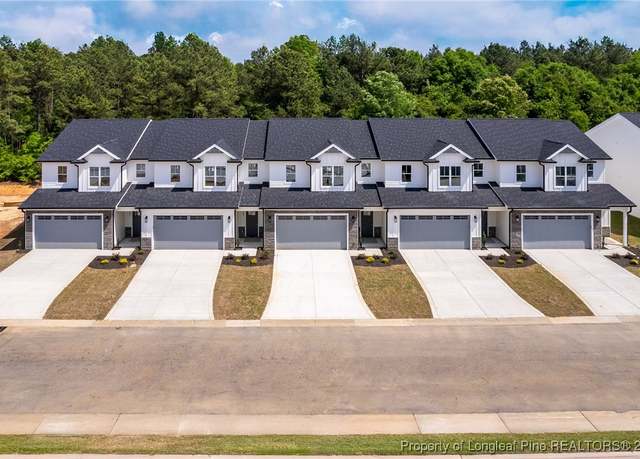 Property at 3030 Candlelight Dr, Fayetteville, NC 28311, 3 beds, 2.5 baths