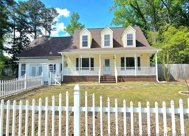 Property at 610 W 6th Ave, Raeford, NC 28376, 3 beds, 2.5 baths