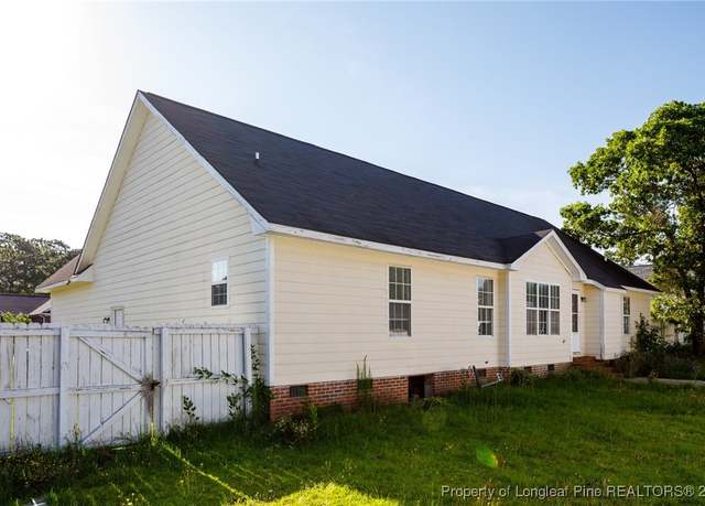 Property at 4832 Miranda Dr, Hope Mills, NC 28348, 5 beds, 2 baths