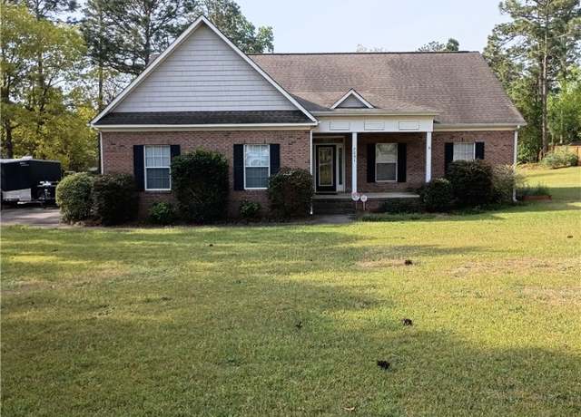 Property at 7091 Lamplighter Dr, Fayetteville, NC 28306, 4 beds, 3 baths