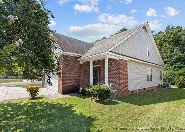 Property at 3036 Brookcrossing Dr, Fayetteville, NC 28306, 4 beds, 2.5 baths
