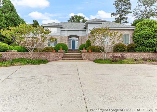 Property at 171 S Churchill Dr, Fayetteville, NC 28303, 5 beds, 4 baths