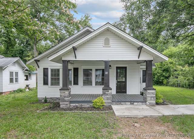 Property at 96 S Fayetteville St, Parkton, NC 28371, 3 beds, 1 bath