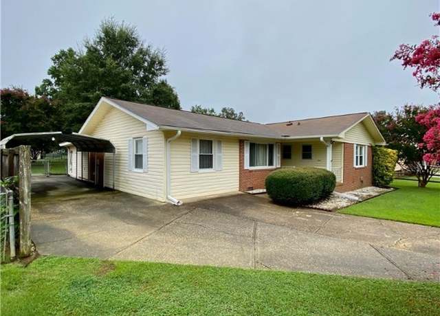 Property at 7535 Bethesda Ct, Fayetteville, NC 28303, 3 beds, 1.5 baths