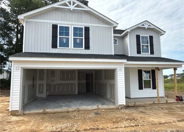 Property at 1924 Bulldog Ln, Hope Mills, NC 28348, 4 beds, 2.5 baths