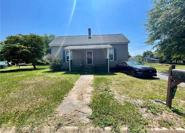 Property at 20 Third St, Laurinburg, NC 28352, 1 bed, 1 bath