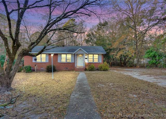 Property at 711 Walnut St, Laurinburg, NC 28352, 3 beds, 1 bath