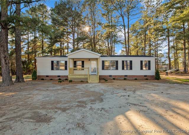 Property at 31 Turf Dr, Parkton, NC 28371, 3 beds, 2 baths