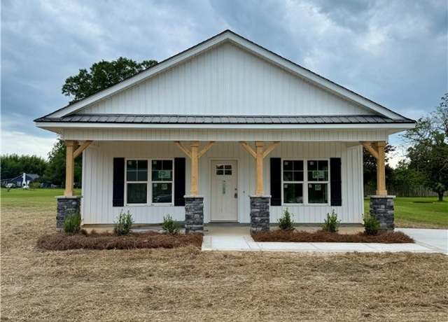 Property at 410 Maple St, Roseboro, NC 28382, 3 beds, 2 baths