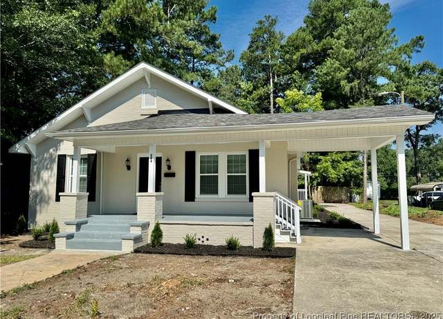Property at 304 S Patterson St, Maxton, NC 28364, 3 beds, 2 baths