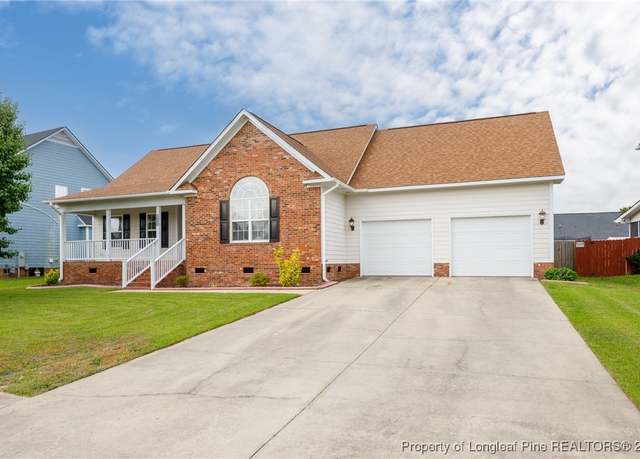 Property at 1040 Thistle Gold Dr, Hope Mills, NC 28348, 4 beds, 3 baths