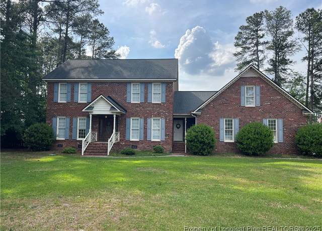 Property at 5400 Labrador Dr, Hope Mills, NC 28348, 3 beds, 2.5 baths