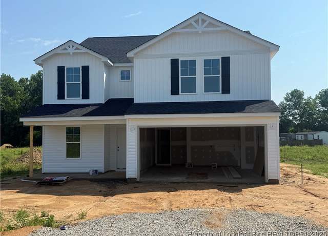 Property at 5871 Panther Dr, Hope Mills, NC 28348, 5 beds, 2.5 baths