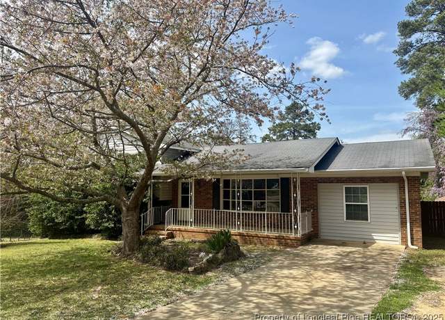 Property at 5704 Selkirk Pl, Fayetteville, NC 28304, 3 beds, 2.5 baths