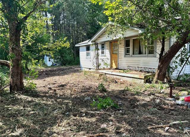 Property at 725 Barnes Dr, Spring Lake, NC 28390, 3 beds, 1 bath