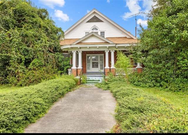 Property at 501 E Main St, Rowland, NC 28383, 5 beds, 2 baths