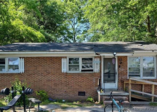 Property at 402 Yadkin Ave, Laurinburg, NC 28352, 3 beds, 1.5 baths