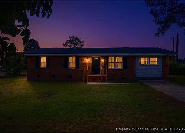Property at 5269 Parkton Rd, Hope Mills, NC 28348, 4 beds, 2 baths