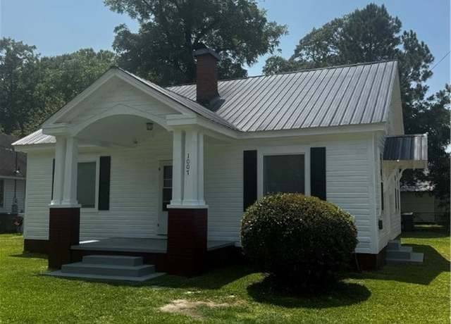 Property at 1007 N Water Street St N, Lumberton, NC 28358, 3 beds, 1.5 baths